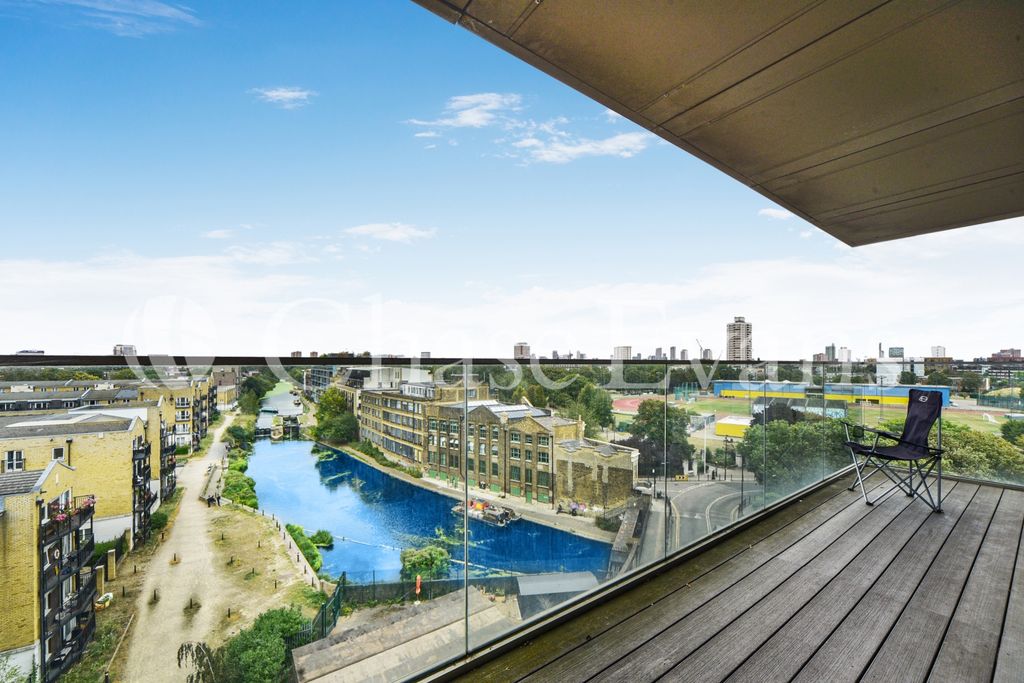 Property photo 1 of 19 Balcony - Bootmakers