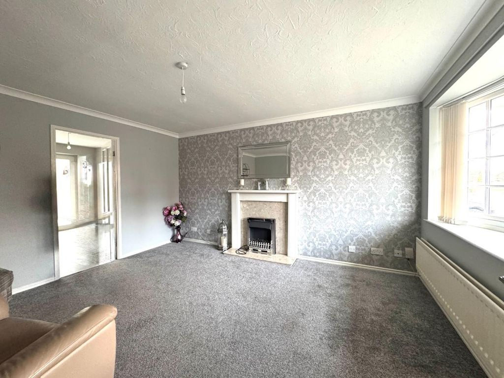 Property photo 2 of 13 Lounge