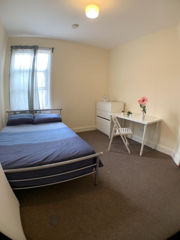 Property photo 1 of 19 Room 6 - Img_0074.Jpg