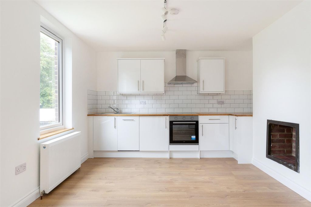 Property photo 3 of 10 Sylvan Road_003.Jpg
