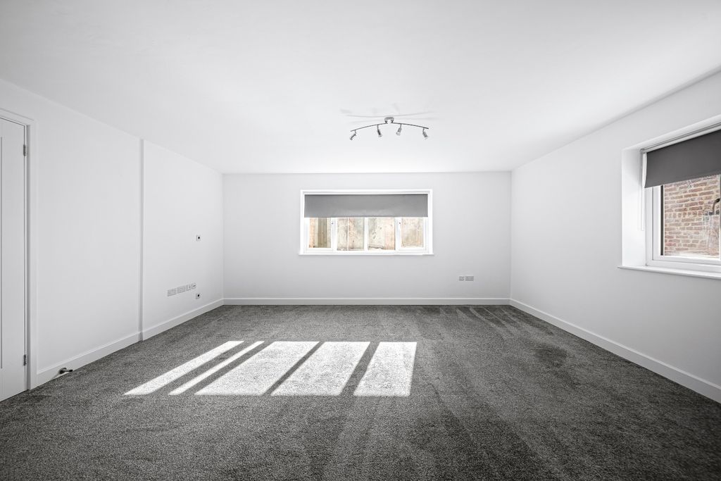 Property photo 3 of 17 5590704