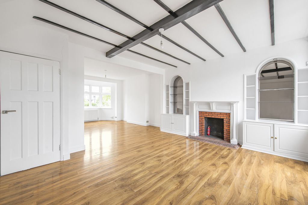 Property photo 2 of 25