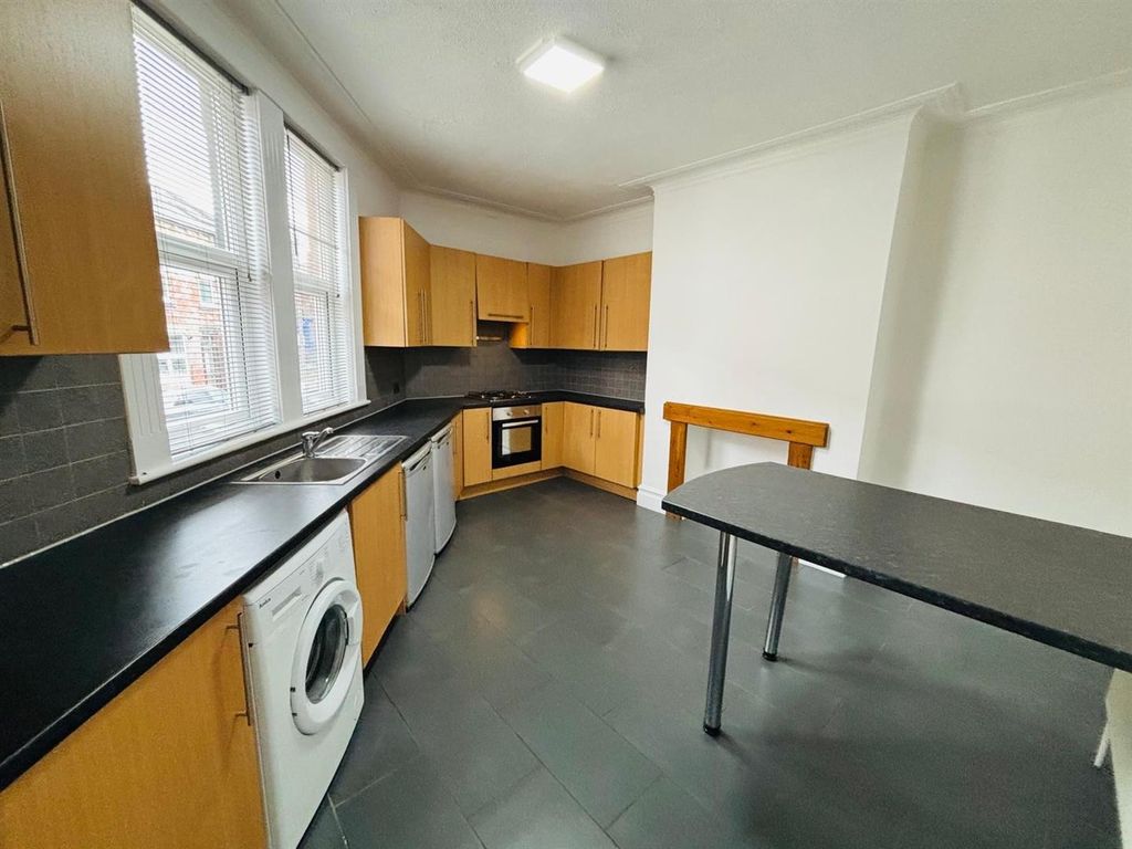 Property photo 3 of 12 Fitted Kitchen: