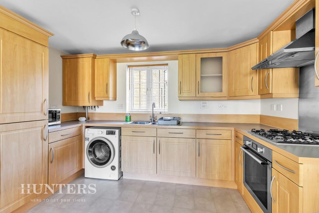 Property photo 3 of 18 Kitchen