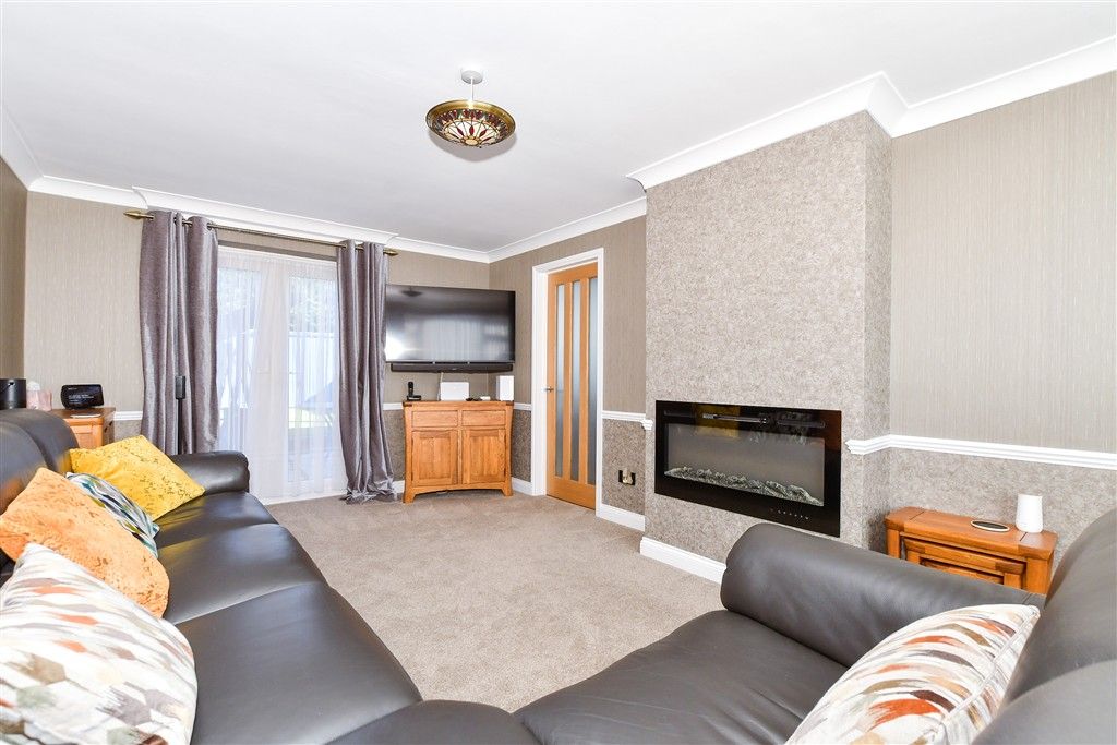 Property photo 3 of 10 Lounge