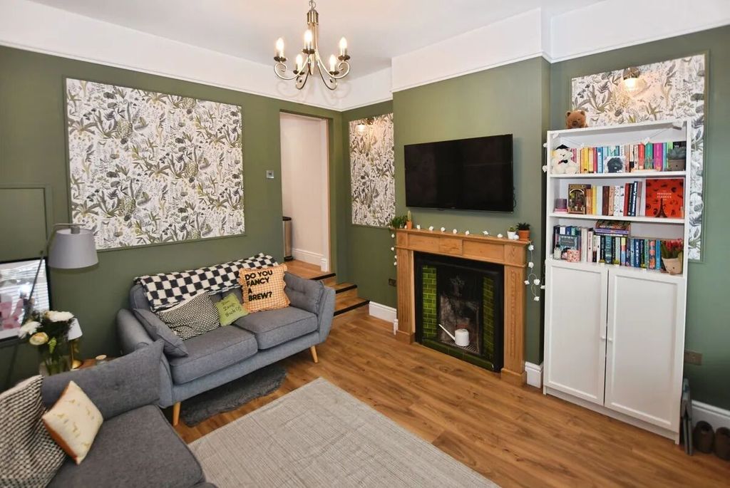 Property photo 3 of 19 Picture 3