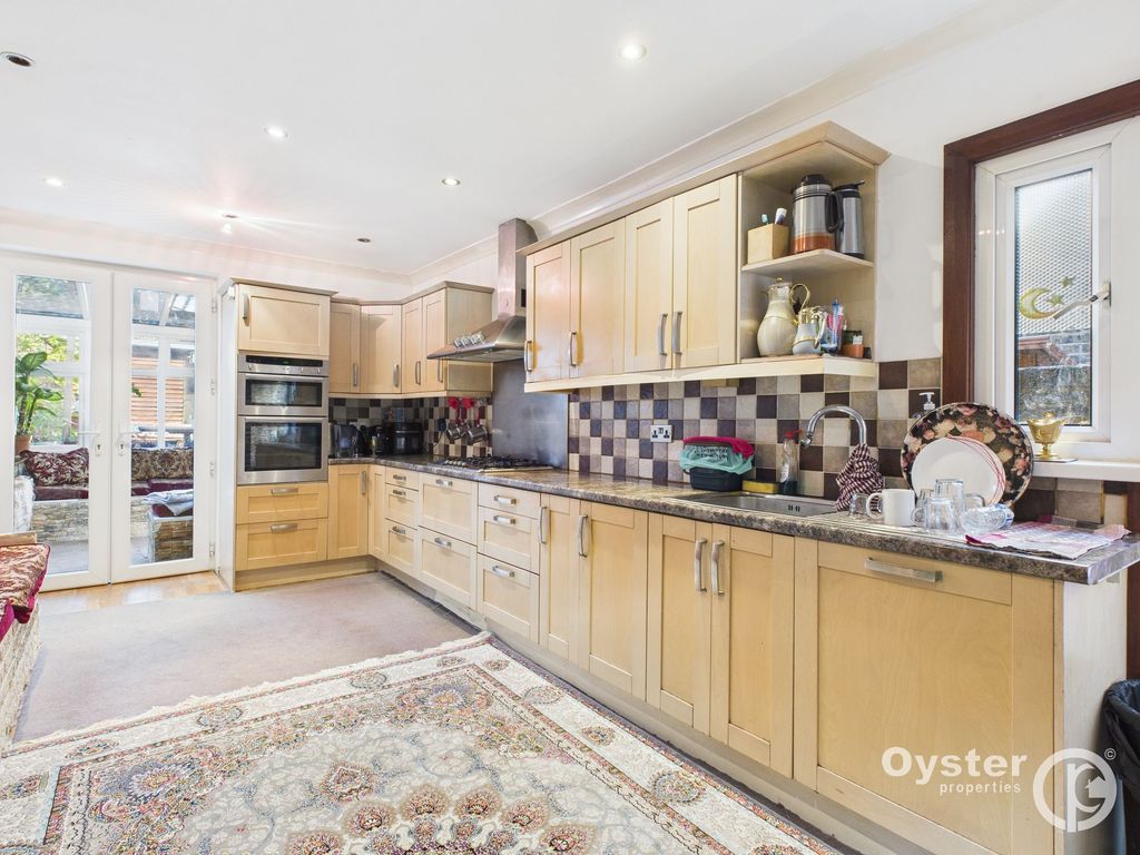 Property photo 3 of 15 Kitchen