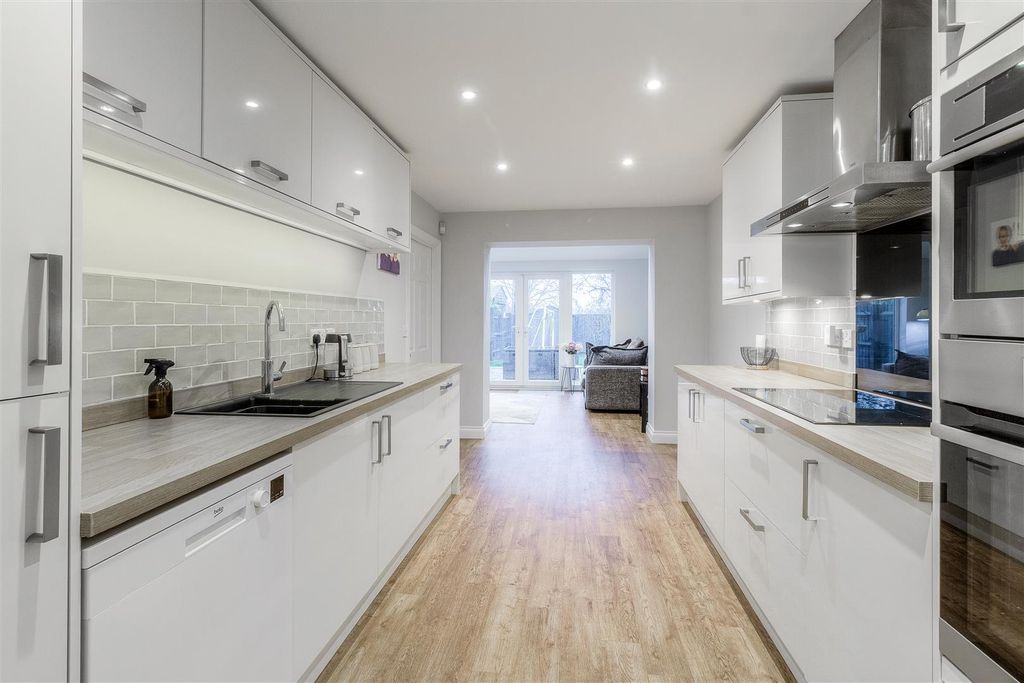 Property photo 3 of 15 Kitchen