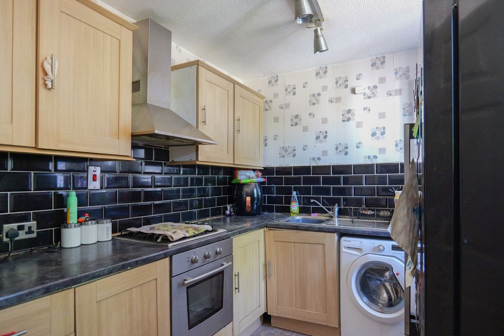 Additional image 4 of 2 bed flat for saleLon Ceiriog, Prestatyn LL19