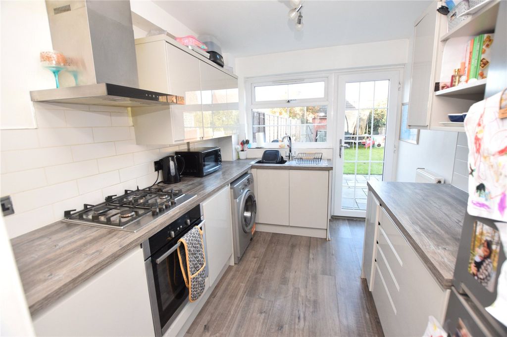 Property photo 2 of 10 Kitchen