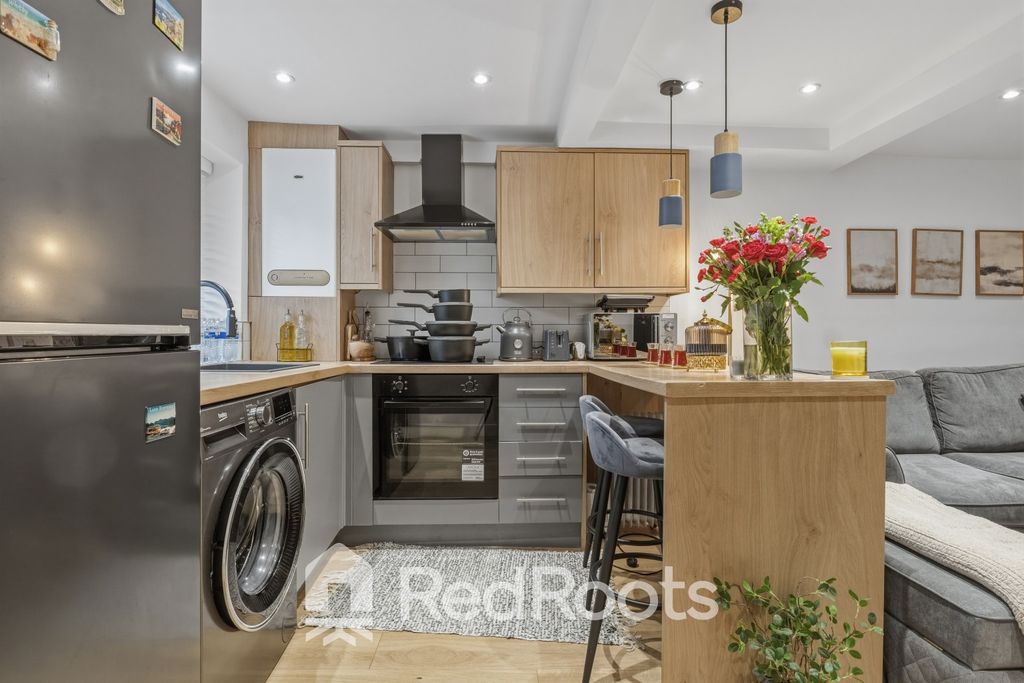 Property photo 3 of 17 4964354