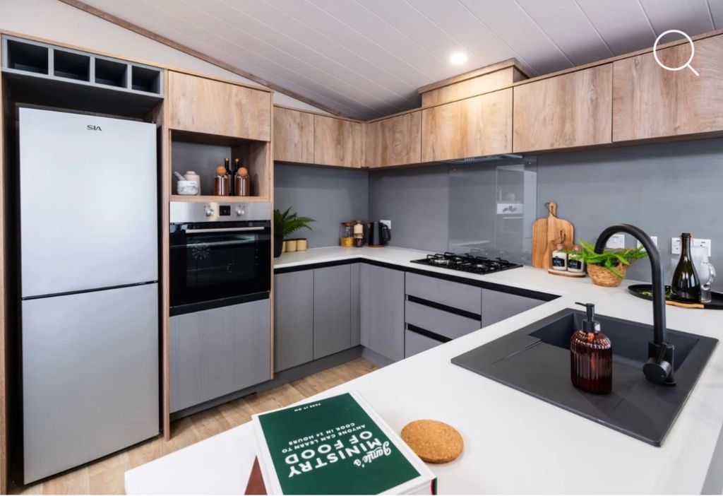 Property photo 2 of 8