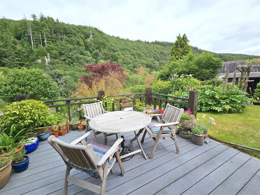 Property photo 2 of 28 Decking.Jpg