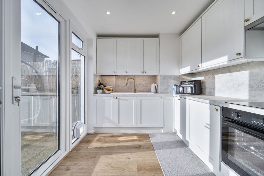 Property photo 3 of 24 Kitchen