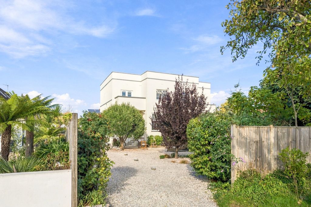 Property photo 1 of 24
