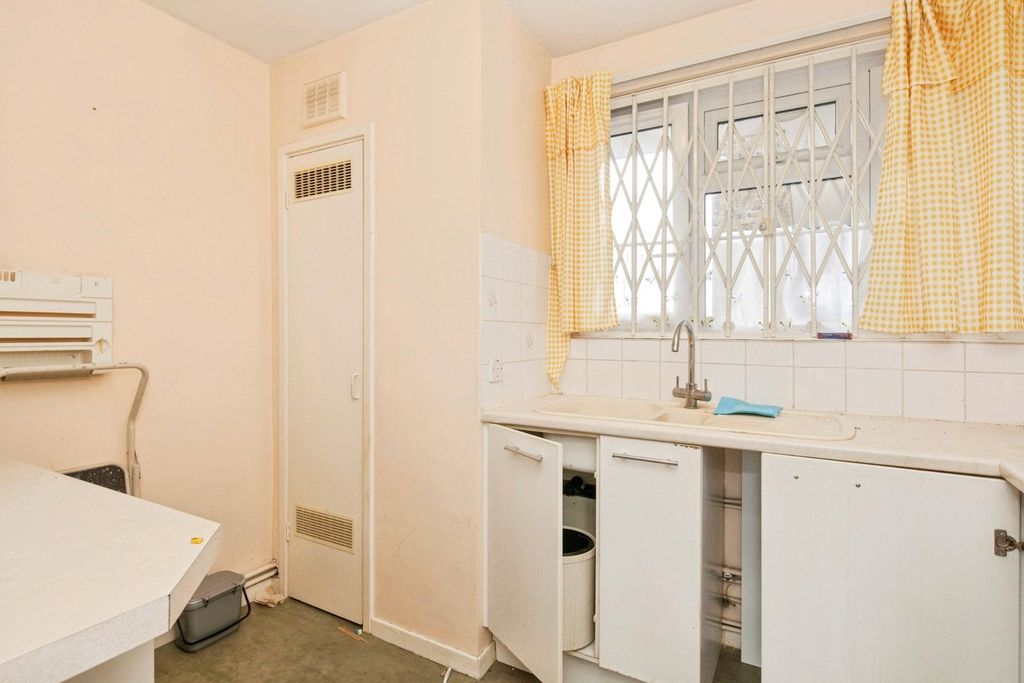 Property photo 2 of 17 Picture No. 21