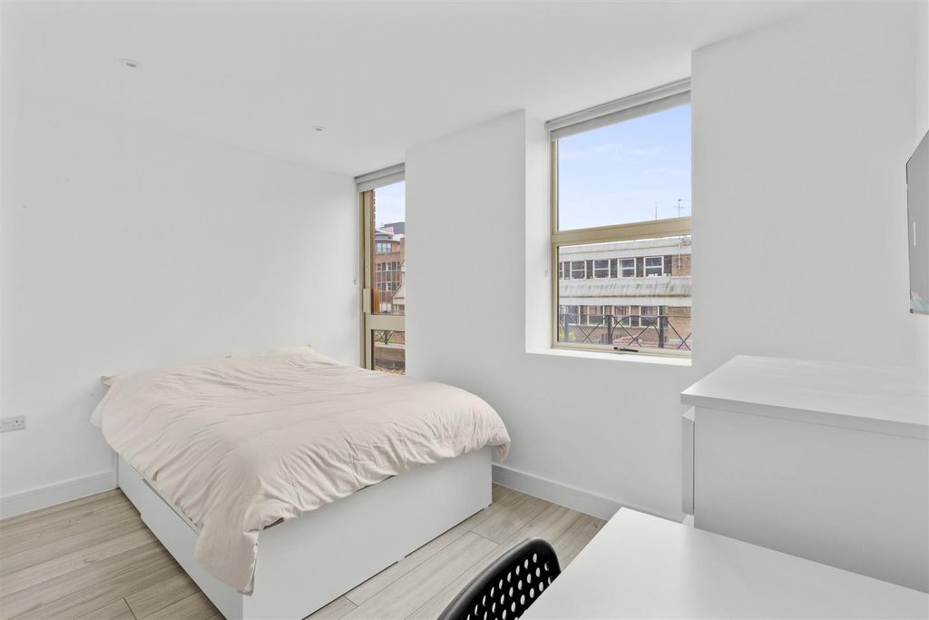 Property photo 1 of 5 Room