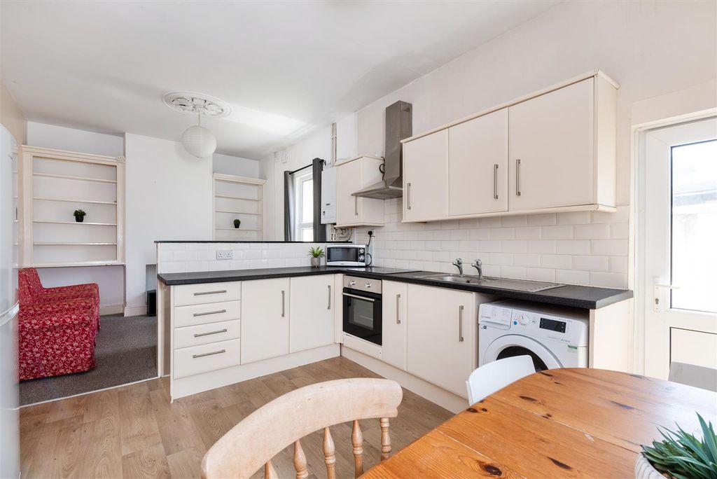 Property photo 2 of 12 18A Chandos Road, Redland Bs6 6Pf-5.Jpg