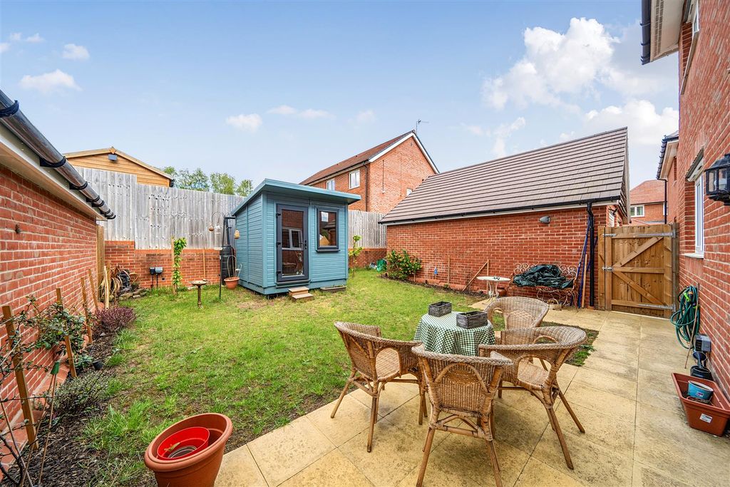Additional image 20 of 3 bed property for saleLowsley Farm Drive, Liphook GU30
