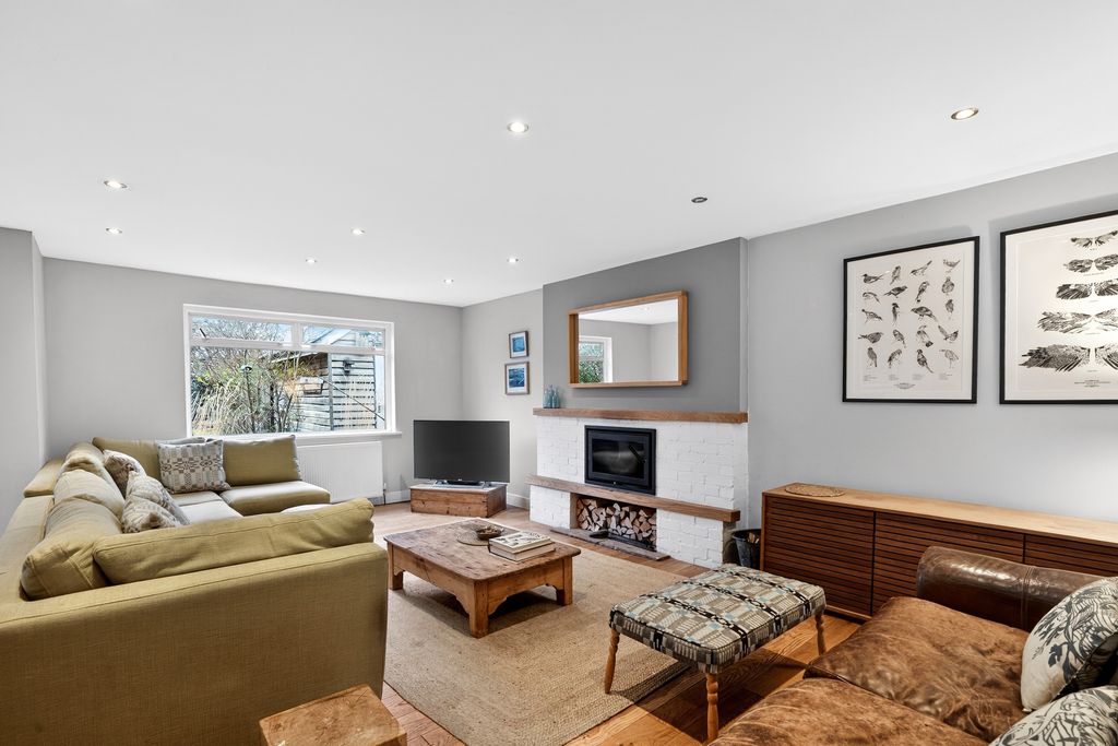 Property photo 3 of 24