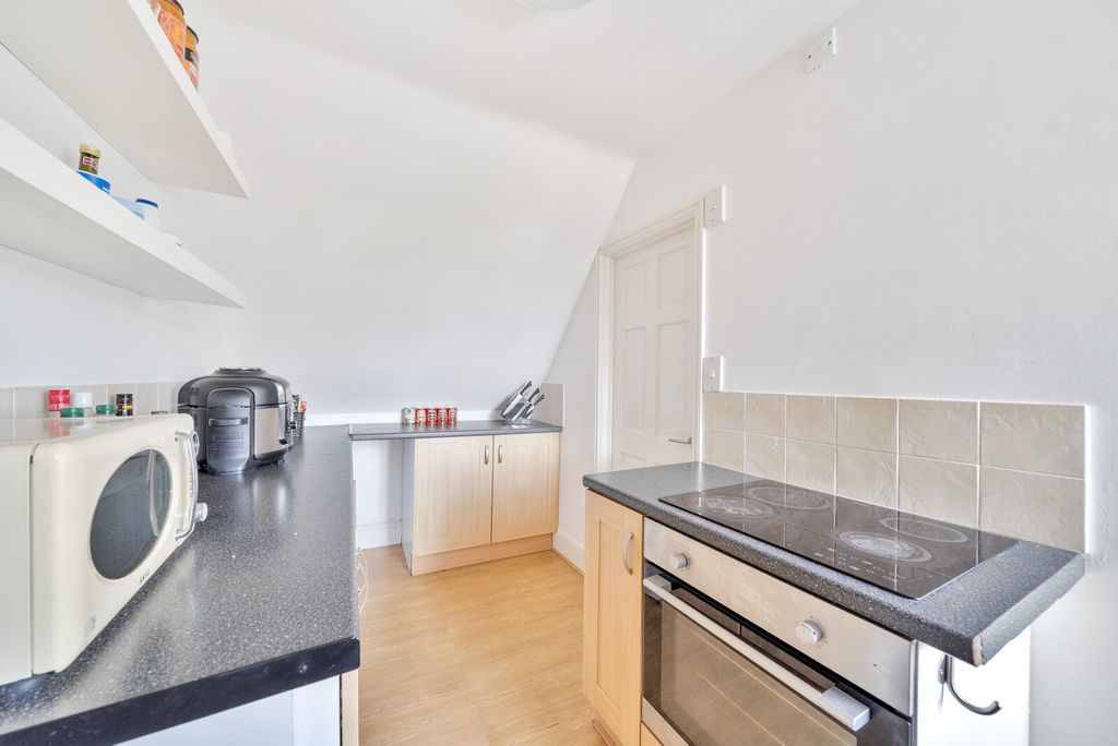 Property photo 3 of 10 1310826-17-685147...