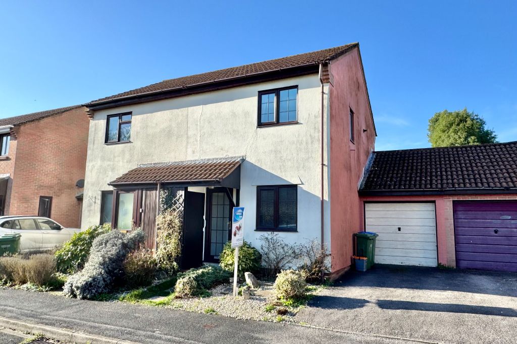 Property photo 1 of 10 Front