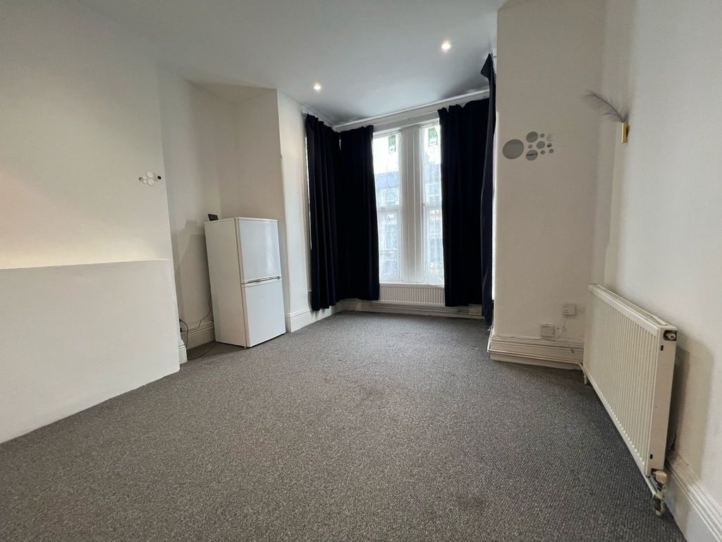 Property photo 2 of 5 6