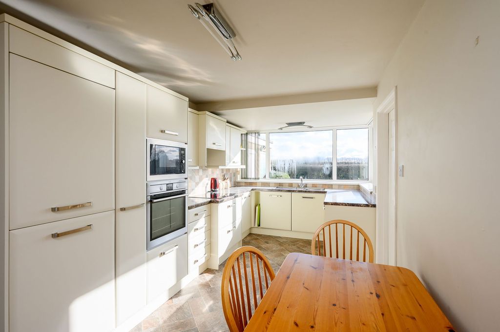 Property photo 2 of 21