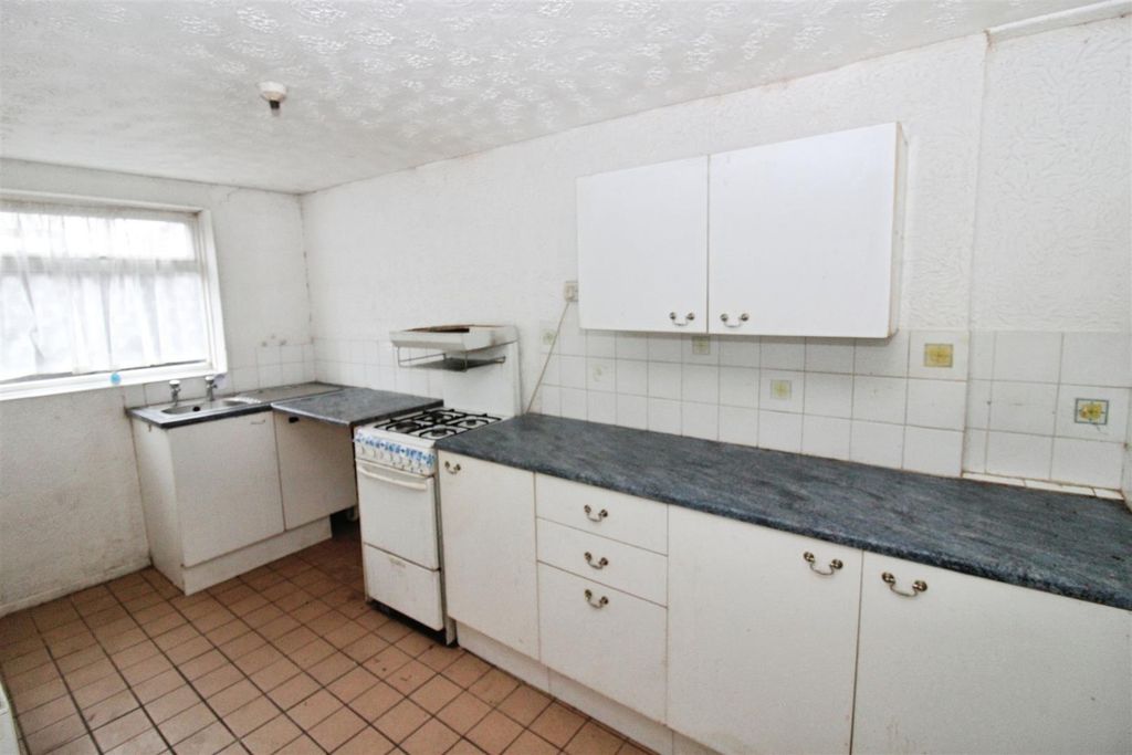 Property photo 2 of 10 Kitchen