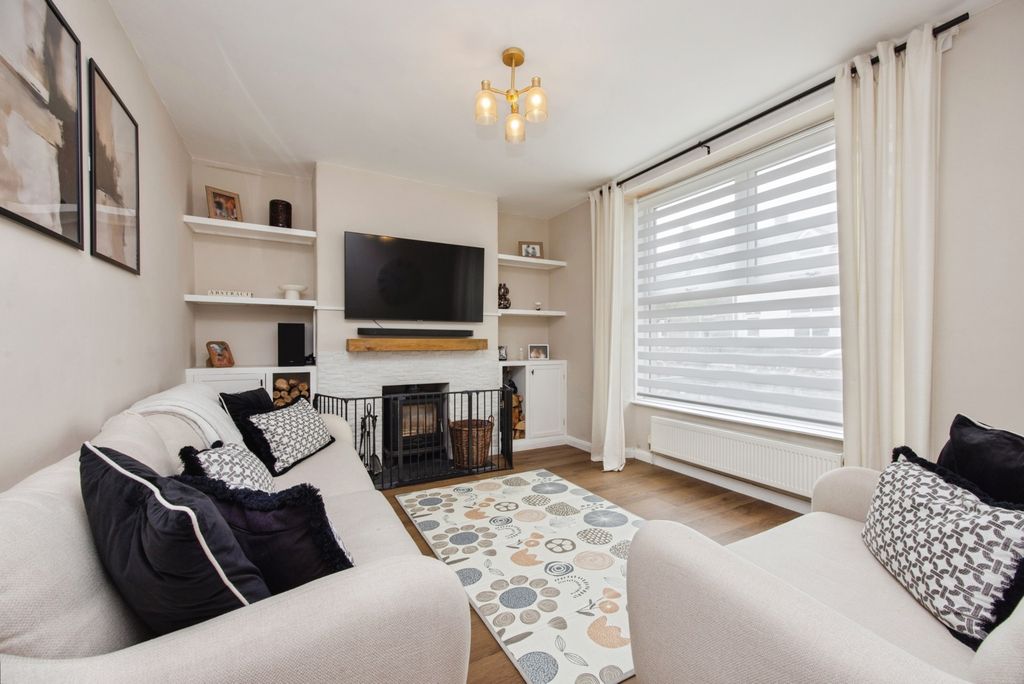 Property photo 2 of 20 Pbox-Img.Jpg