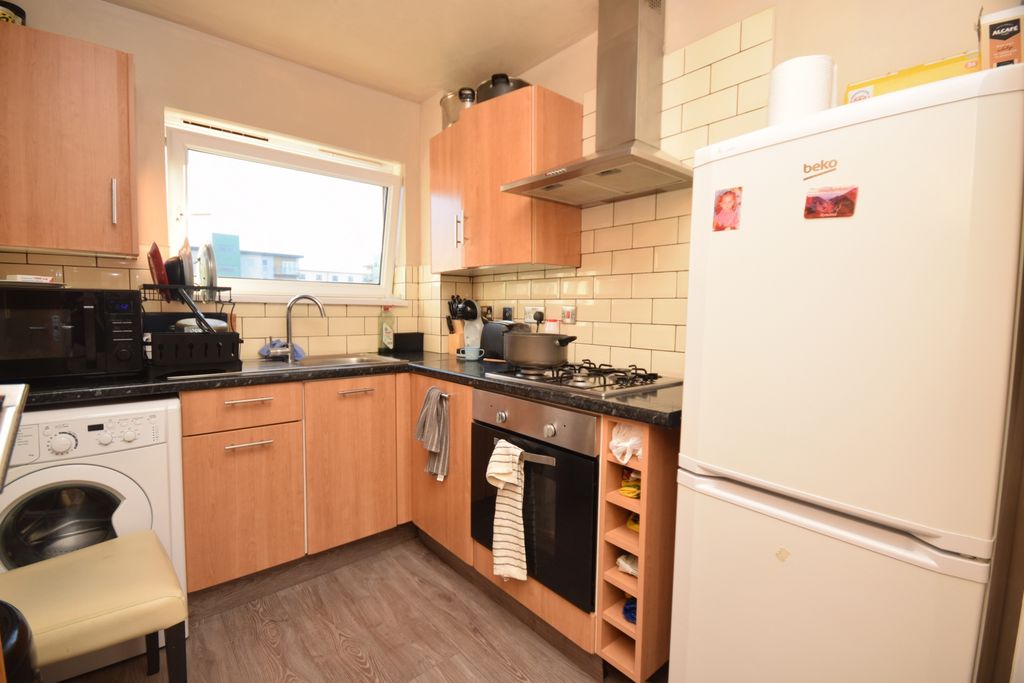 Property photo 3 of 9 Kitchen