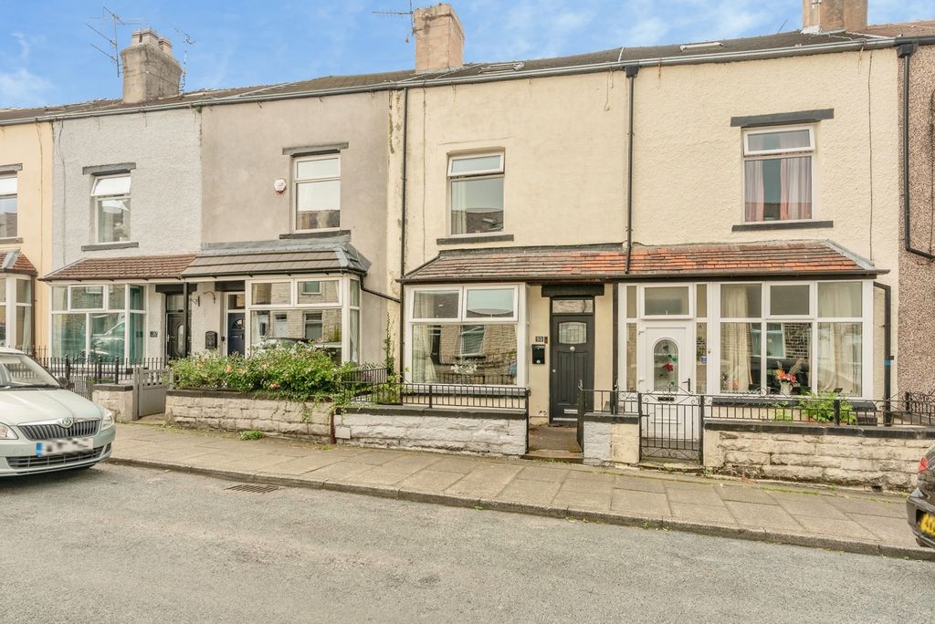 Property photo 1 of 17 Pbox-Img.Jpg