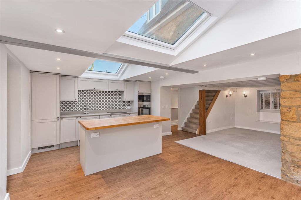 Property photo 3 of 18 Compton Cottage, High Street, Bloxham-11.Jpg