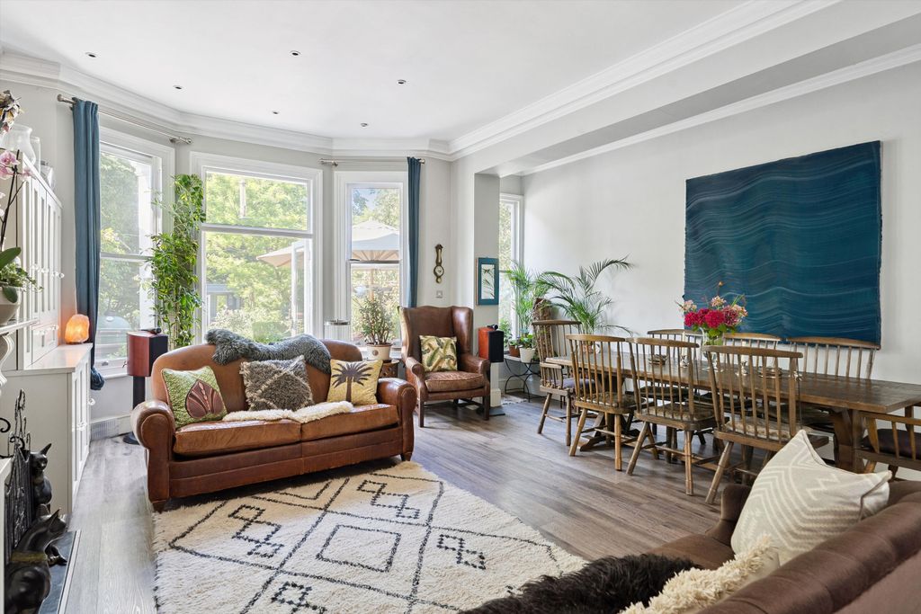 Property photo 3 of 19 Image