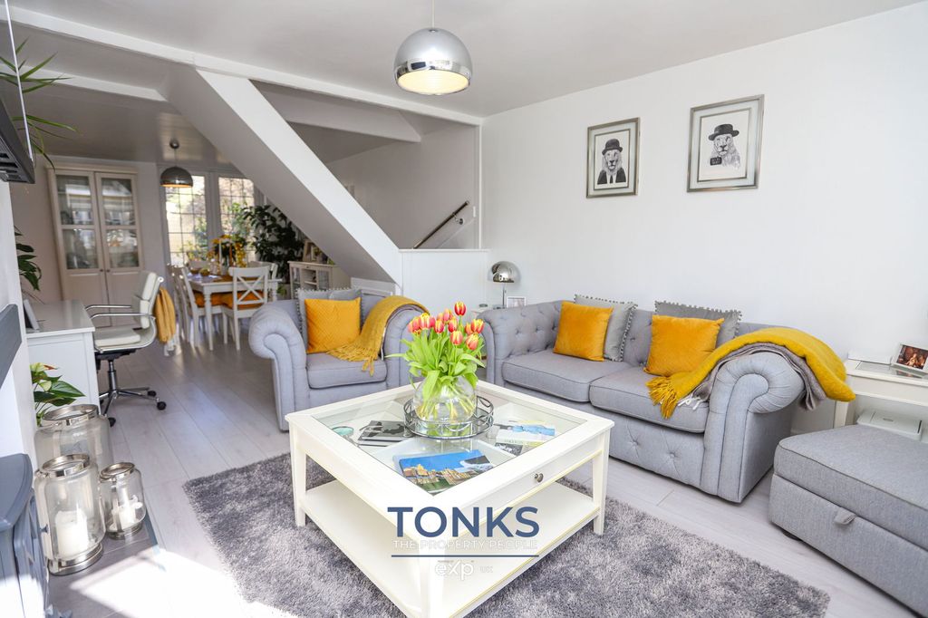 Property photo 2 of 20