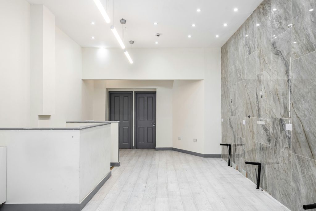 Property photo 3 of 11 Hackney Rd 10  Low Res 4.Jpg