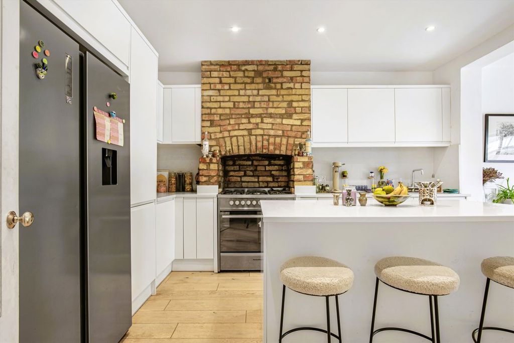 Property photo 3 of 6