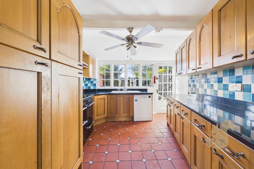 Property photo 3 of 28 Cam01659G0-Pr0595-Still002.Jpg