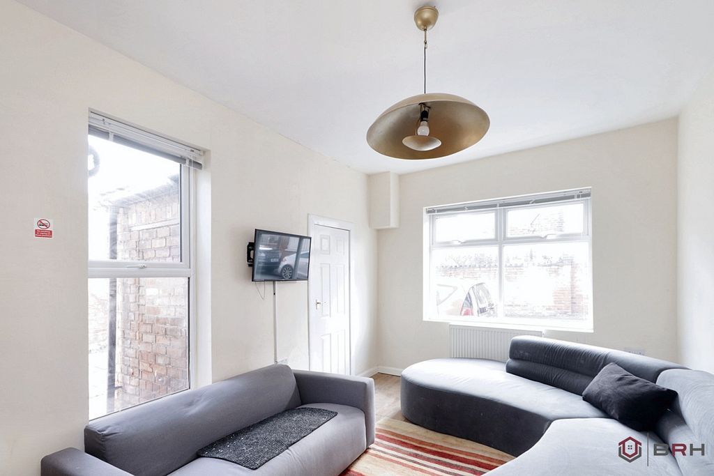 Property photo 2 of 21