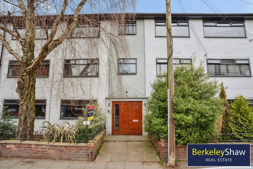 Property photo 1 of 17 Exterior