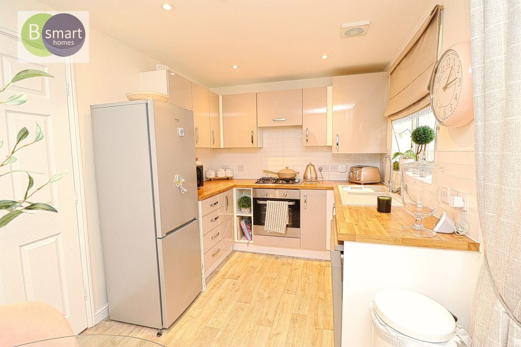 Property photo 3 of 11 Img_0235