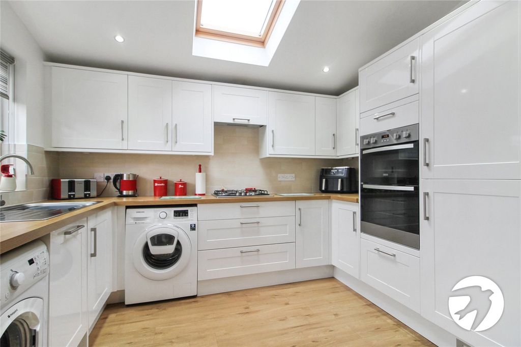 Property photo 3 of 12 Kitchen