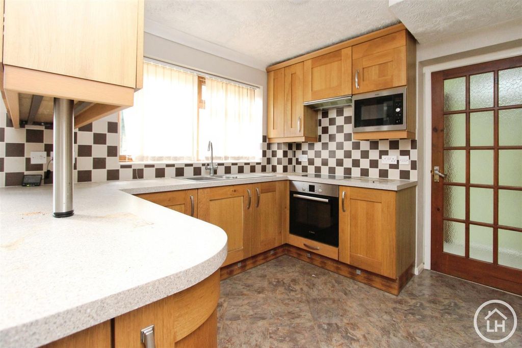 Property photo 2 of 11 Kitchen / Diner
