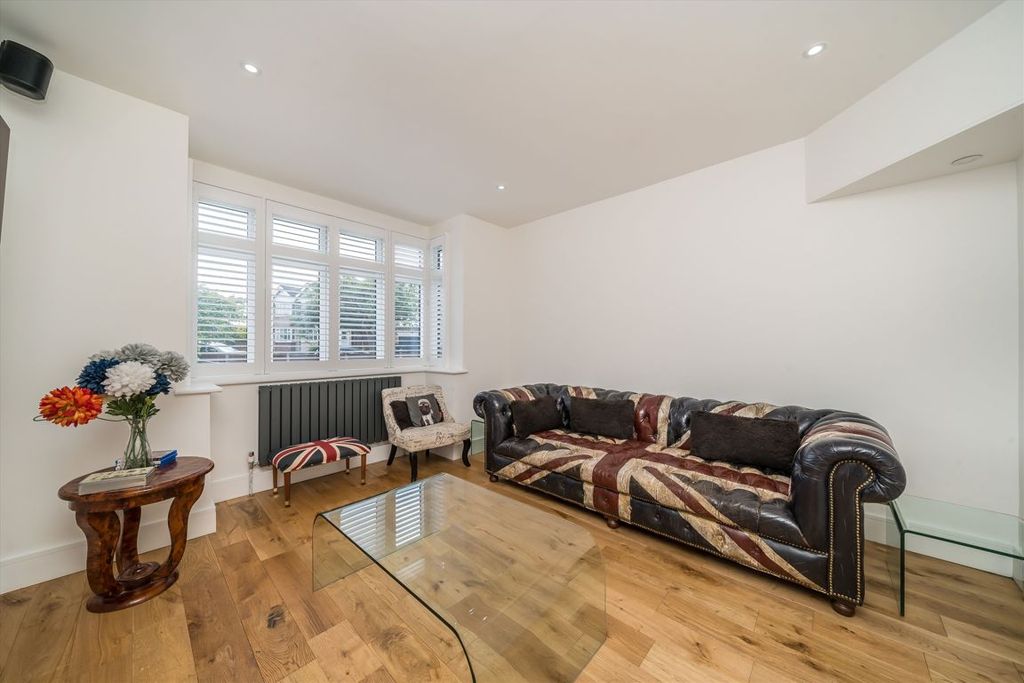 Property photo 3 of 11