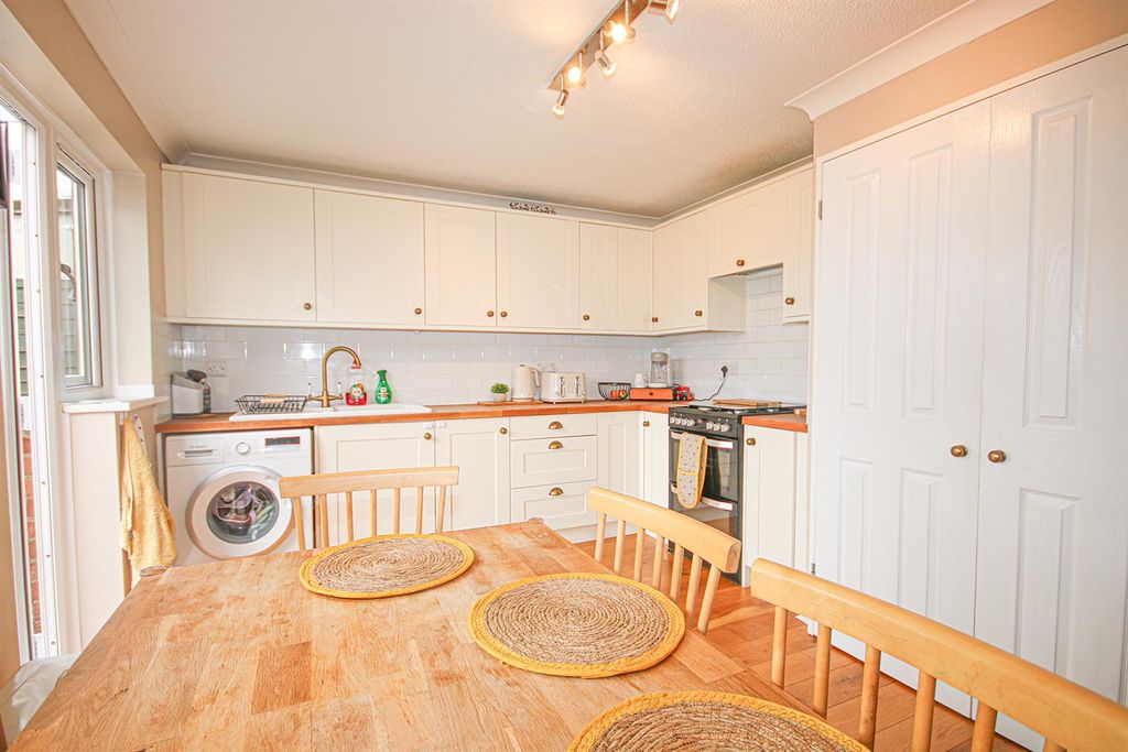 Property photo 3 of 11 Img_9201Kit.Jpg