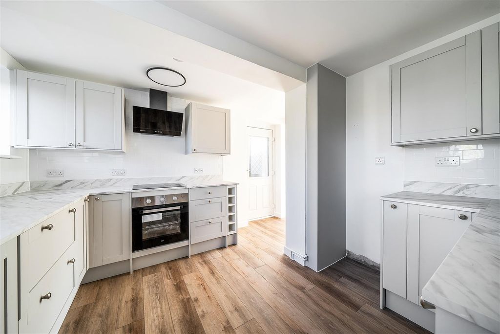 Property photo 3 of 17 1371930-6-6900Aa825Eea4.Jpg