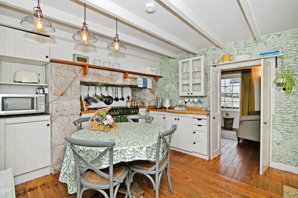 Property photo 3 of 17 Photo