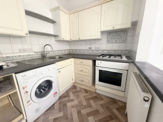 Property photo 3 of 8 Kitchen
