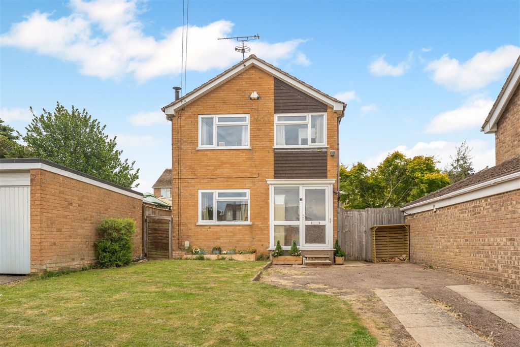 Property photo 1 of 11 3 Longburges, Middleton Cheney-3.Jpg