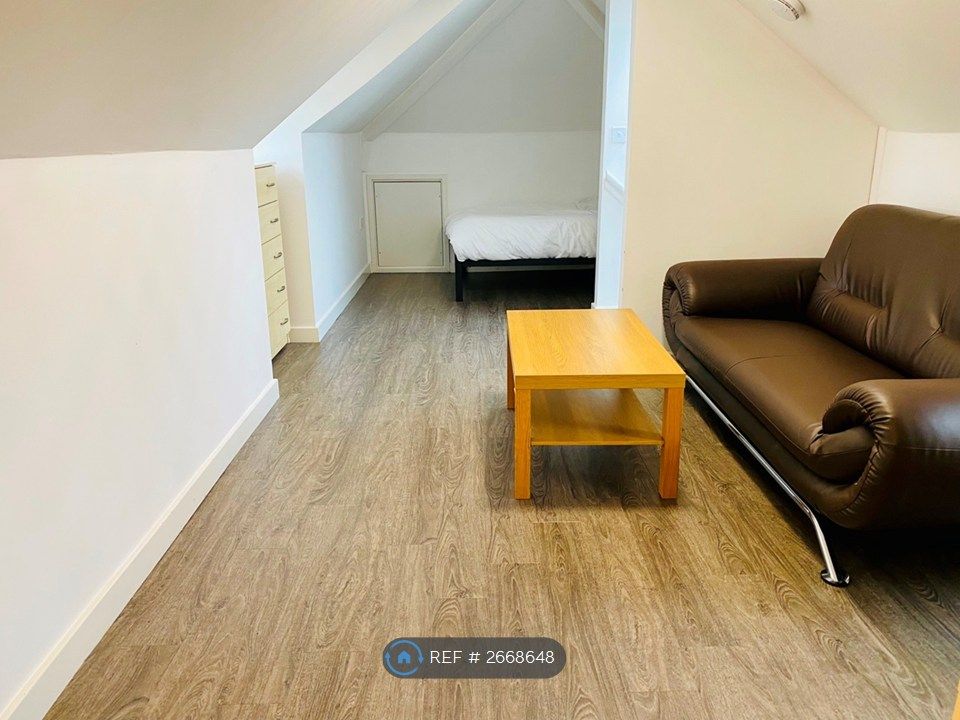 Property photo 3 of 35 Bedroom 7